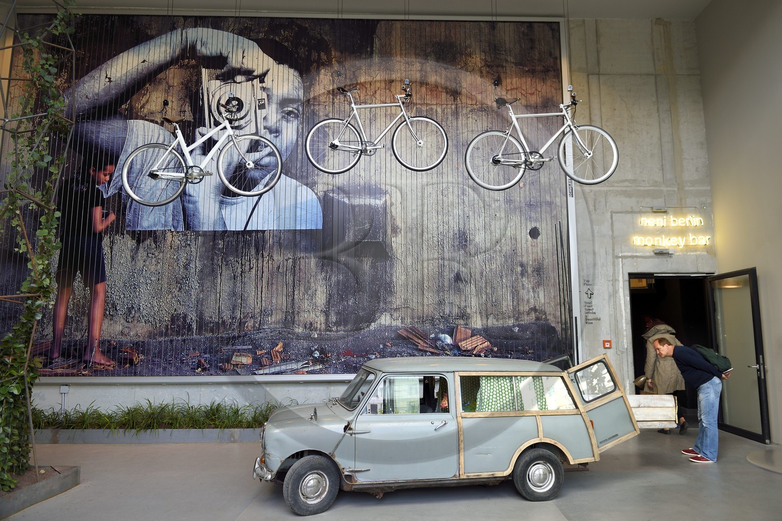 Allemagne, Berlin, quartier Tiergarten, 25 hours hotel, Neni Berlin restaurant et monkey bar dans l'immeuble Bikini