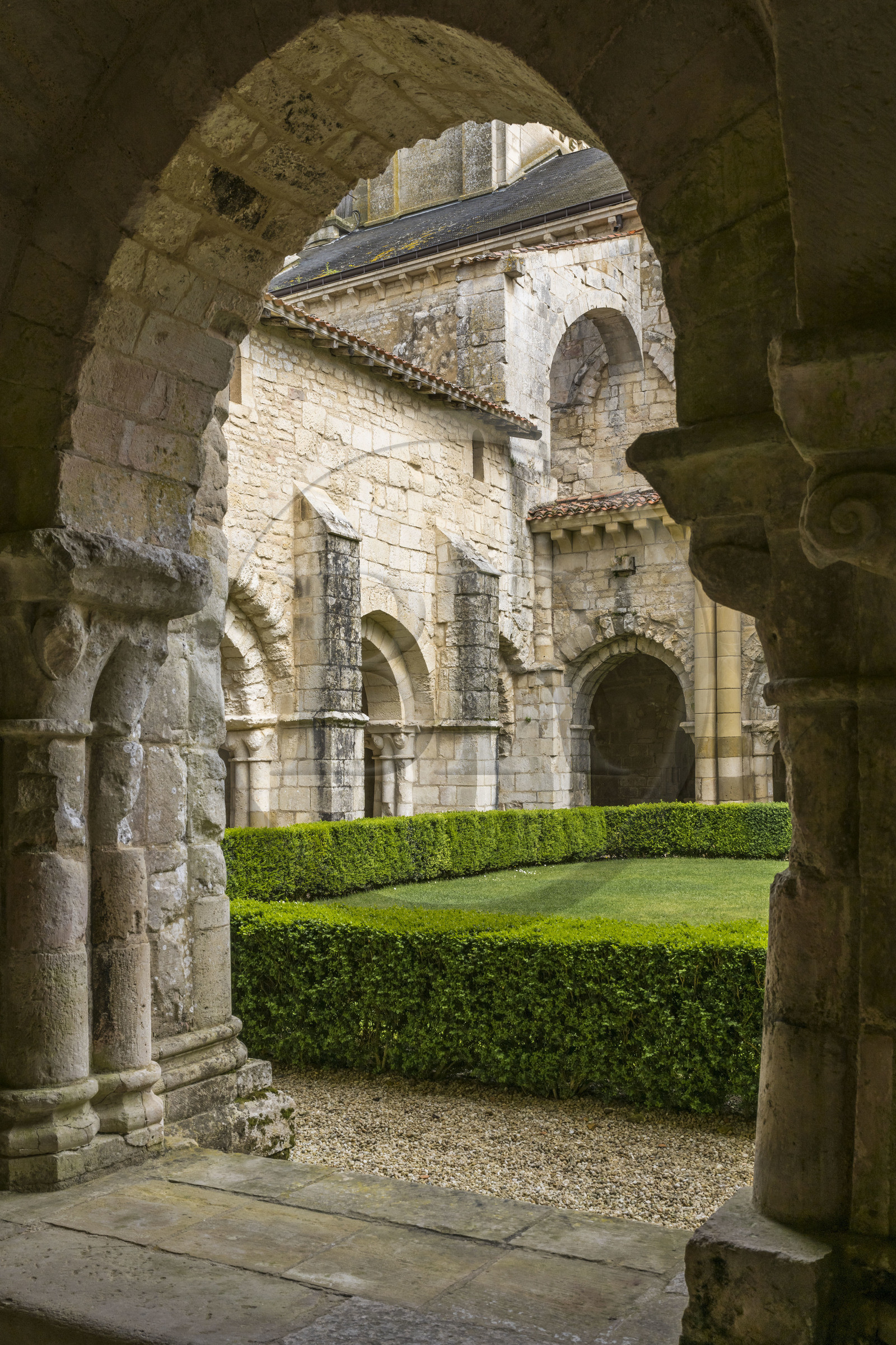 France, Vendée (85), Nieul-sur-l'Autise, Abbaye royale Saint-Vincent fondée en 1069, abrite la tombe d'Aénor de Châtelleraut mère d'Alienor d'Aquitaine, le cloitre