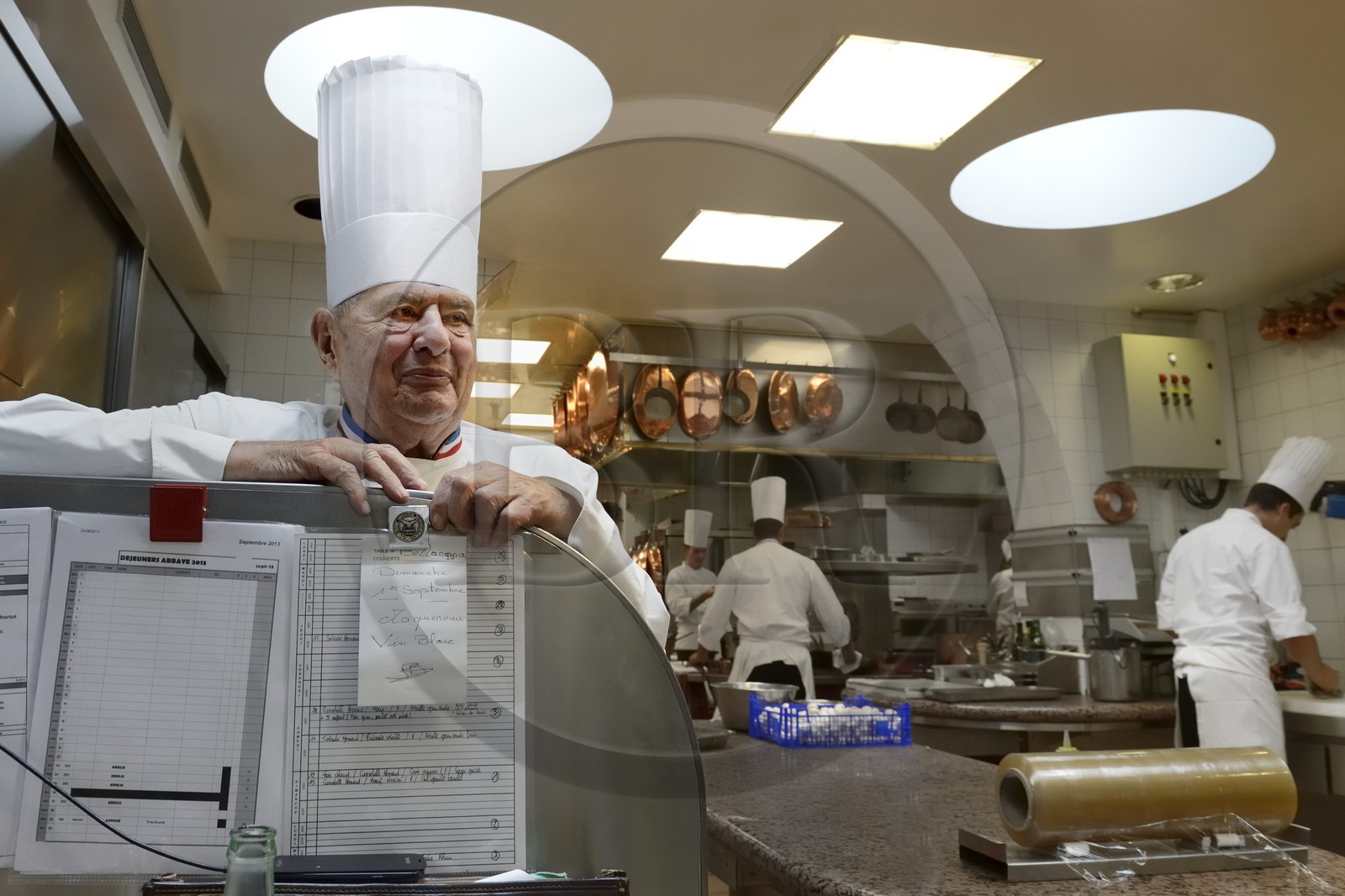 France, Rhône (69), Collonges-au-Mont-d'Or, Restaurant L'Auberge du Pont de Collonges de Paul Bocuse, trois étoiles au Guide Michelin depuis 1965, le grand chef cuisinier Meilleur ouvrier de France Paul Bocuse