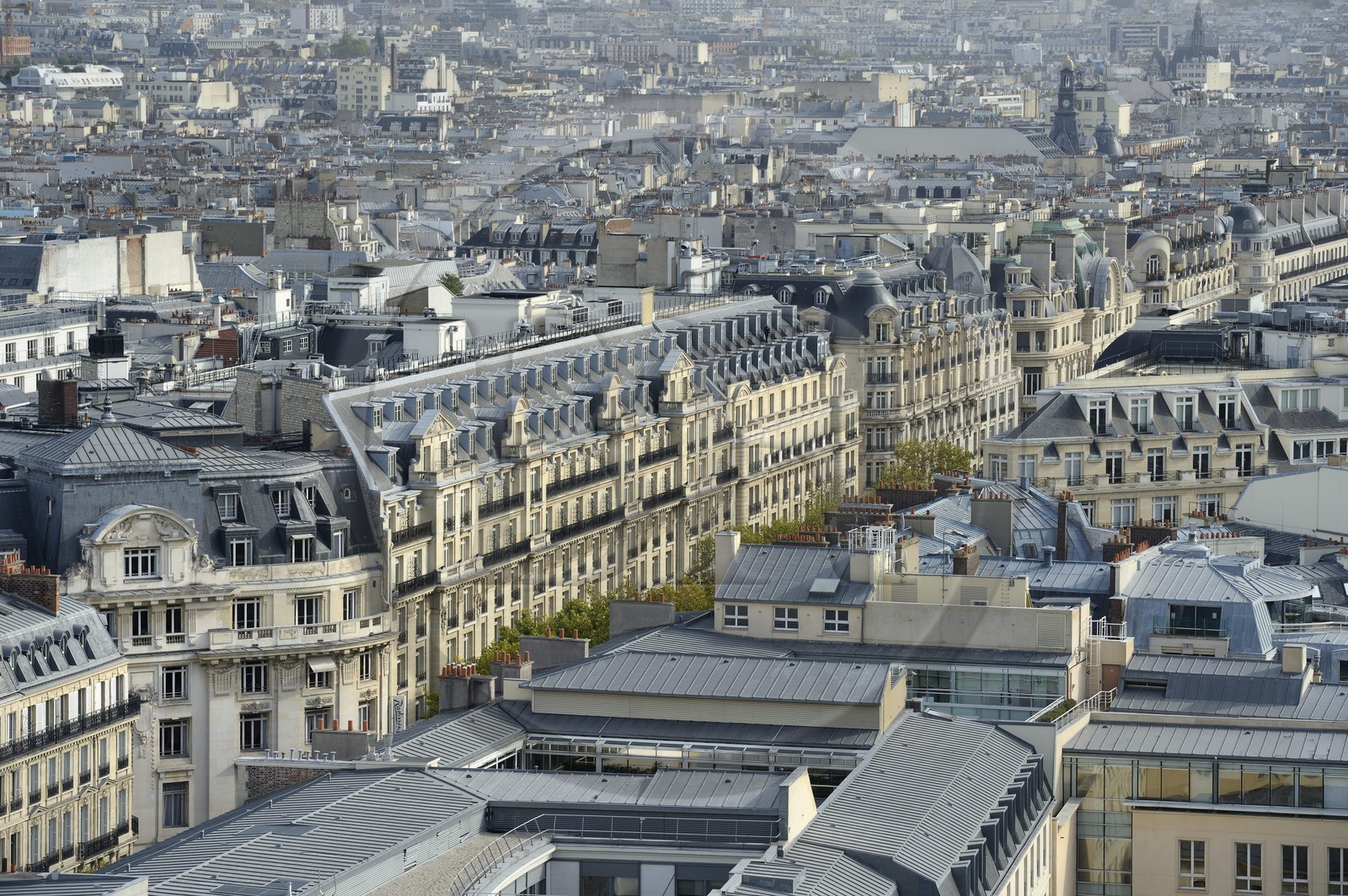 France, Paris (75), immeubles du boulevard Haussmann et le boulevard Montmartre