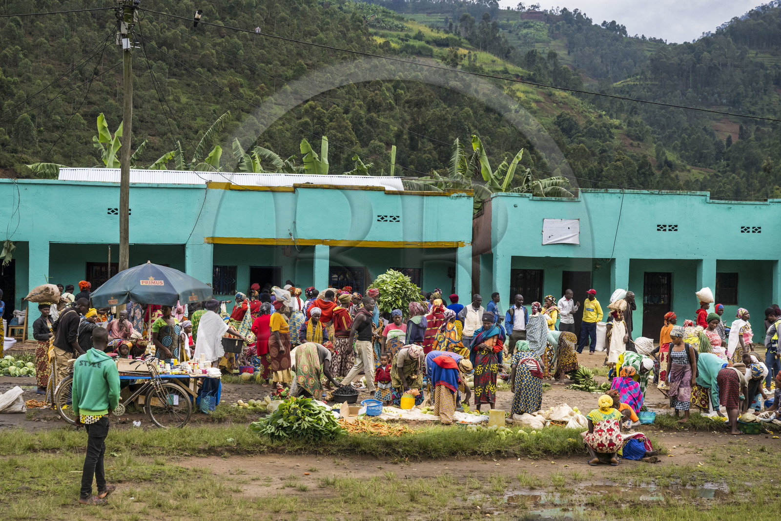 Rwanda, Province du Nord, District de Musanze (Ruhengeri), jour de marché à Muryabazira sur la Route Nationale 4 entre Kigali et Ruhengori