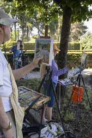 France, Bouches-du-Rhône (13), Parc Naturel Régional des Alpilles, Saint-Rémy-de-Provence, monastère Saint-Paul-de-Mausole, où Van Gogh fût interné en 1889-1890, peintres amateurs qui ont posé leur chevalet dans le jardin