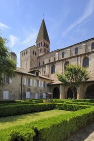 France, Saône et Loire (71), abbaye de Tournus, le cloitre