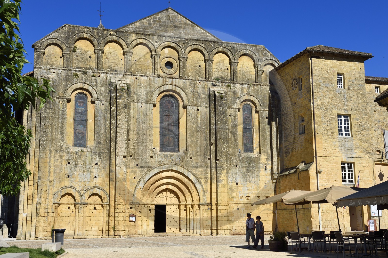 France, Dordogne (24), Périgord Noir, Le Buisson-de-Cadouin, église romane de l'ancienne abbaye cistercienne de Cadouin, étape sur le chemin de Compostelle, site classé Patrimoine Mondial de l'UNESCO