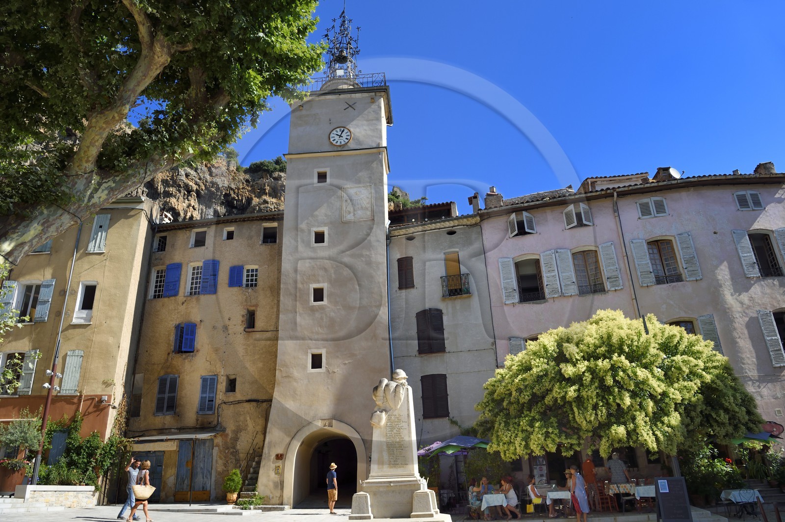 France, Var (83), Provence Verte, Cotignac, Place de la Mairie et sa Tour de l'horloge