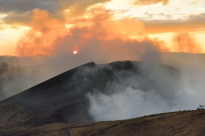Nicaragua, Masaya, Parc national du Volcan Masaya (Parque Nacional Volcan Masaya), le cratère Santiago toujours actif