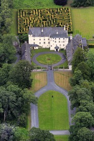 Royaume-Uni, Ecosse, région des Borders, vallée de la Tweed, le château de Traquair House (vue aérienne)
