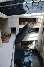 Israel, Jerusalem, le Mamilla Hotel en bordure du centre commercial de luxe de la rue piétonne Mamilla dans la ville moderne, conçu en collaboration avec Luxury Hotels Alrov et en partenariat avec les architectes Moshe Safdie et Piero Lissoni