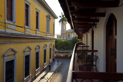 Nicaragua, Granada, street joining the square of parque Central (Parque Colon) and the cathedral, the Hotel Colon on the right