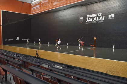 France, Pyrénées-Atlantiques (64), Pays-Basque, Biarritz, Jai Alai Parc des Sports d'Aguilera, cesta punta