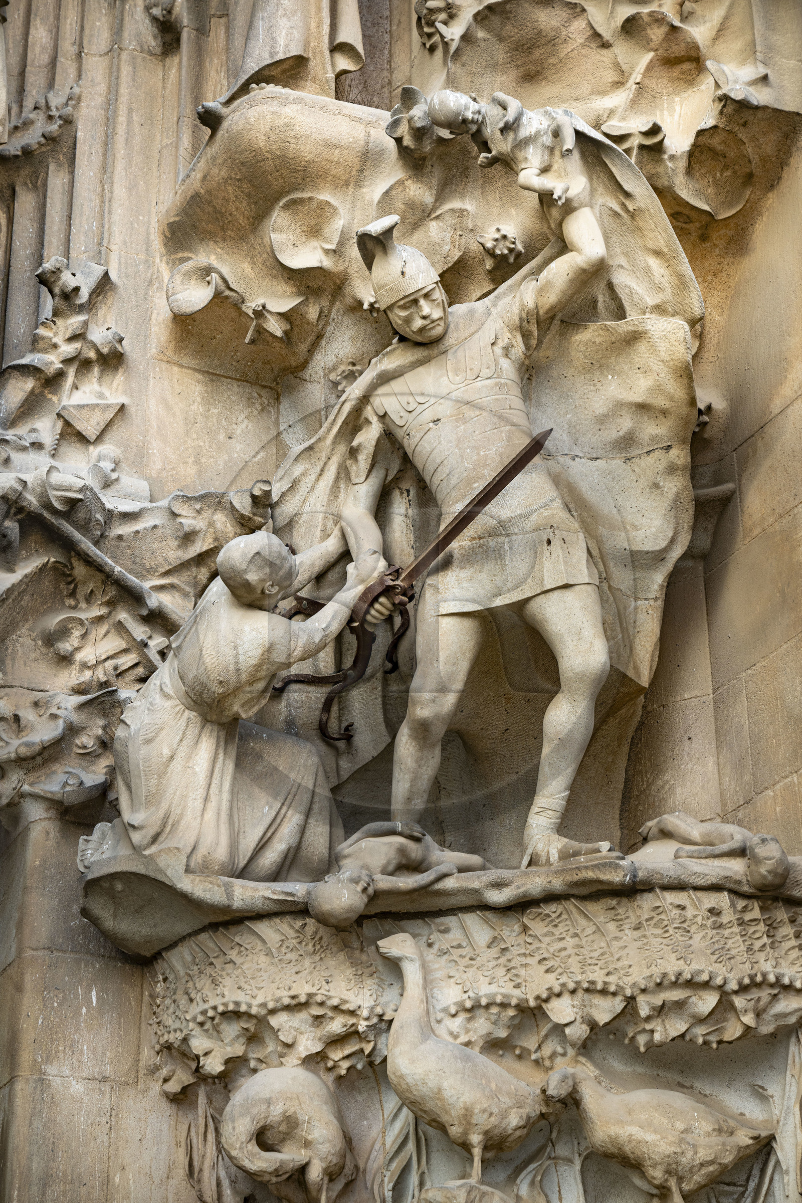 Espagne, Catalogne, Barcelone, quartier de l'Eixample, basilique de la Sagrada Familia de l'architecte du modernisme catalan Antoni Gaudi classée Patrimoine Mondial de l'UNESCO, façade de la Nativité, le massacre des Saints Innocents