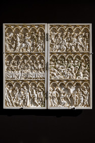 France, Côte-d'Or (21), Dijon, zone classée Patrimoine Mondial de l'UNESCO, Musée des Beaux-Arts dans l'ancien palais des ducs de Bourgogne, diptyque de la Passion du Christ, ivoire doré, France vers 1375-1400