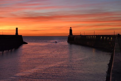 France, Seine Maritime, Pays de Caux, Cote d'Albatre, Fecamp, wooden footbridge at the entrance of the harbour