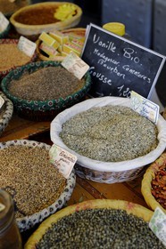 France, Bouches-du-Rhone, Aix-en-Provence, market on Place de l'Hotel de Ville, spice stall