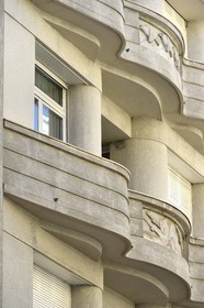 France, Alpes-Maritimes (06), Nice, quartier des Baumettes, l'immeuble Art déco Le Gloria Mansions, balcons sur la rue de France