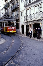 Portugal, Lisbonne, tramway (électrique), quartier Alfama