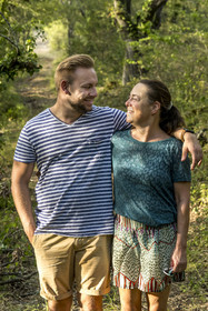 France, Var (83), Provence Verte, Bras, vers Saint-Maximin-la-Sainte-Baume, la maison d'hotes Le Peyrourier - une campagne en Provence, Martina Fussler et son fils Fabrice
