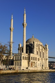Turquie, Istanbul, mosquée baroque d' Ortaköy et le pont du Bosphore