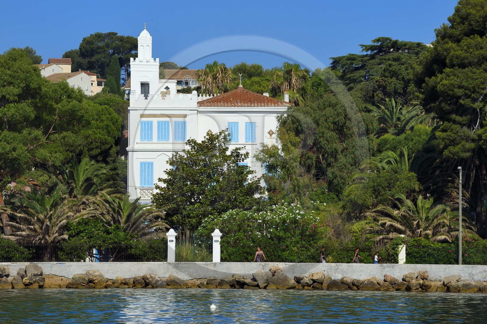 France, Var (83), la rade de Toulon, La Seyne-sur-Mer, quartier de Tamaris, la villa du Croissant de style orientaliste reconnaissable à sa tour-minaret