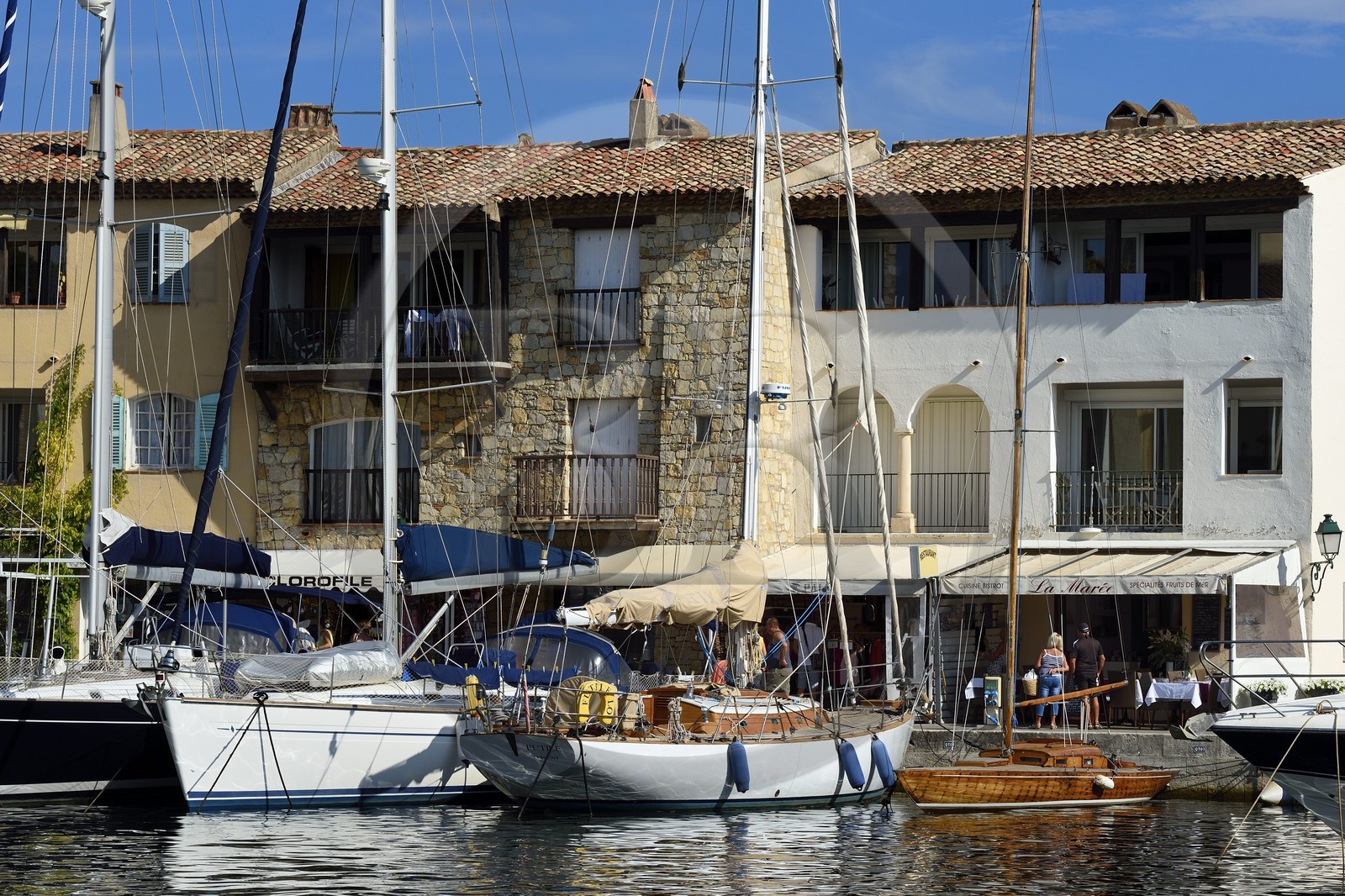 France, Var (83),  golfe de Saint-Tropez, la cité lacustre de Port-Grimaud, zone de commerces