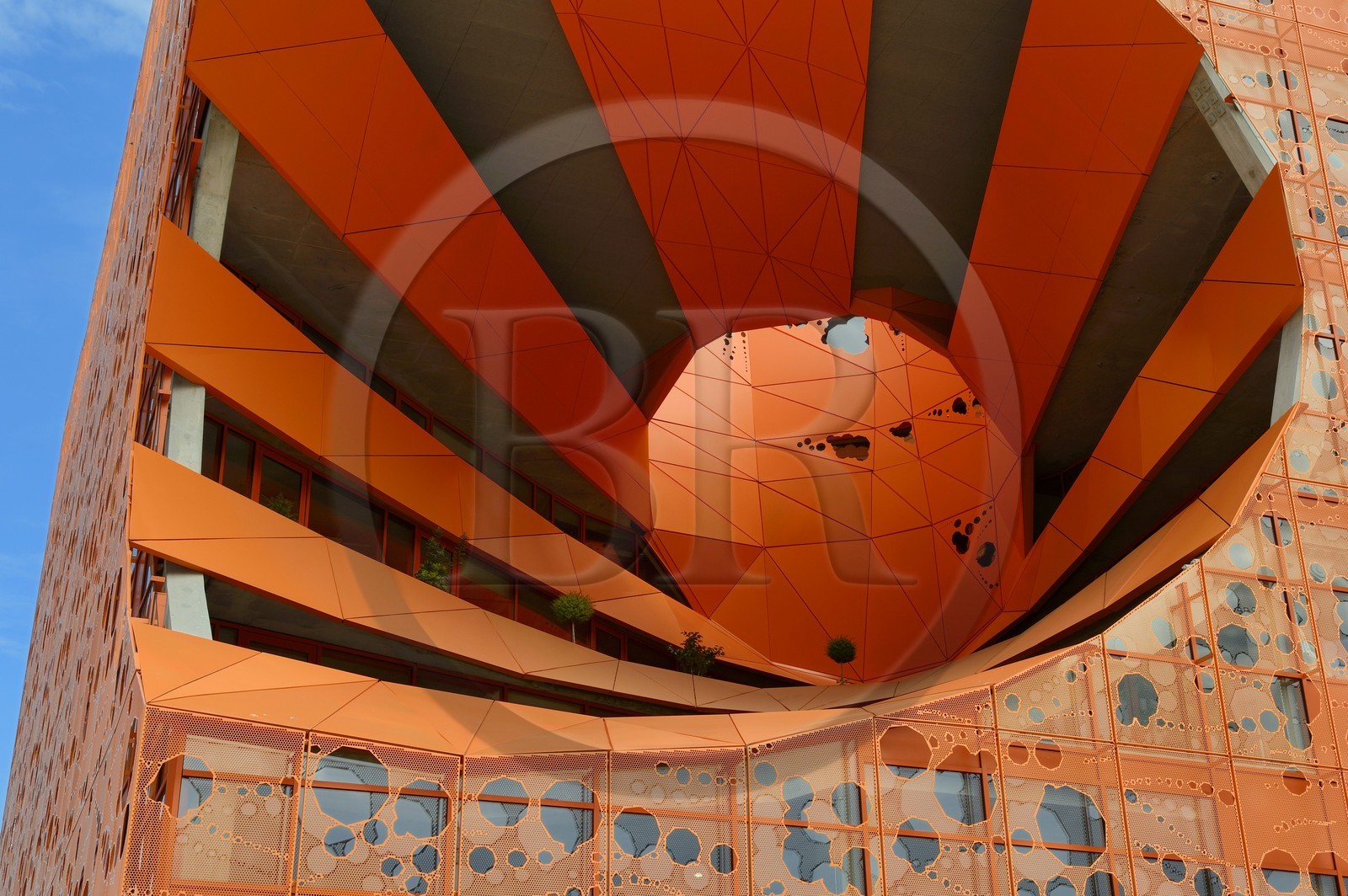 France, Rhône (69), Lyon, nouveau quartier de La Confluence au sud de la Presqu'île, Quai Rambaud, le Cube Orange imaginé par les architectes Dominique Jakob et Brendan MacFarlane
