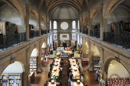 France, Côte d'Or (21), Dijon, Bibliothèque municipale, la salle de lecture dans l'ancienne chapelle du Collège des Godrans