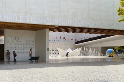 Portugal, Lisbonne, Parque das Nações (Parc des nations) construit pour l'exposition universelle de 1998, Pavilhao do Conhecimento Ciencia Viva (Pavillon de la connaissance)