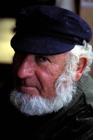 France, Finistère (29), île d'Ouessant, portrait d'un marin breton