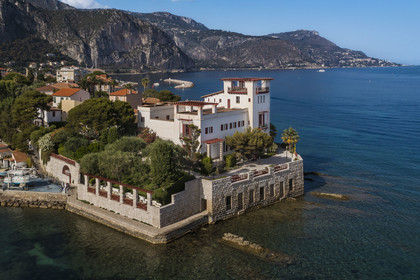 France, Alpes-Maritimes, Beaulieu-sur-Mer, neo-Greek style villa Kerylos build in 1908 by architect Emmanuel Pontremoli (aerial view)