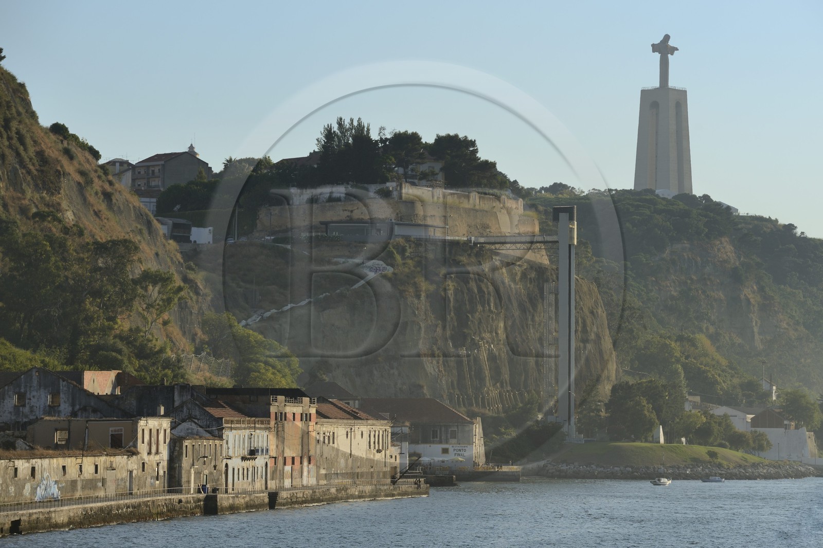 Portugal, région de Lisbonne, commune d'Almada sur la rive sud du Tage, le Cristo Rei (Christ Roi)