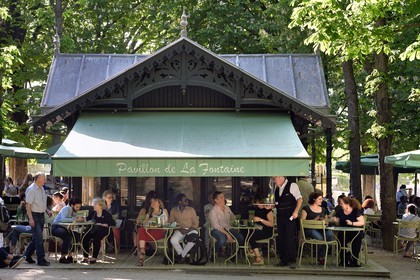 France, Paris, jardin du Luxembourg (garden of Luxembourg), Pavillon de la Fontaine outside cafe in the Park