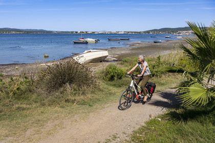 France, Hérault (34), Sète,  Pointe du Barrou, randonnée cycliste sur les rives de l'étang de Thau