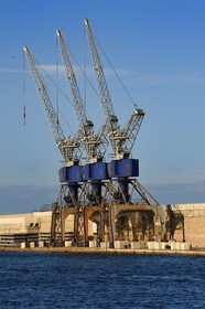 France, Bouches-du-Rhône (13), Marseille, Zone Euroméditerranée, Grand Port Maritime, grues de la digue du large