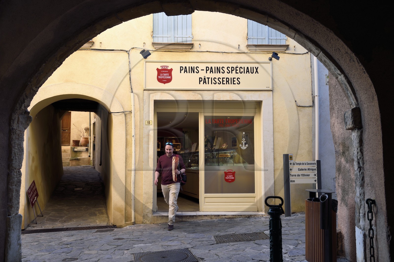 France, Var (83), Presqu'Ile de Saint-Tropez, Ramatuelle, la boulangerie patisserie dans le vieux village