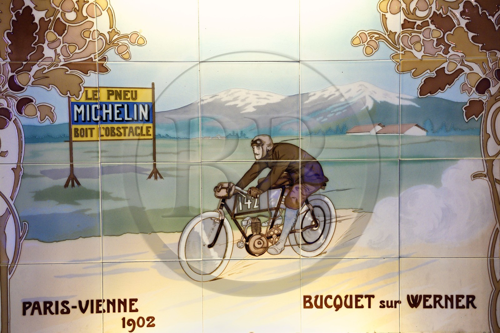France, Puy-de-Dôme (63), Clermont-Ferrand, L'Aventure Michelin, musée retraçant toutes les activités du groupe Michelin, Course moto Paris-Vienne (1902), Bucquet sur une motocyclette Werner