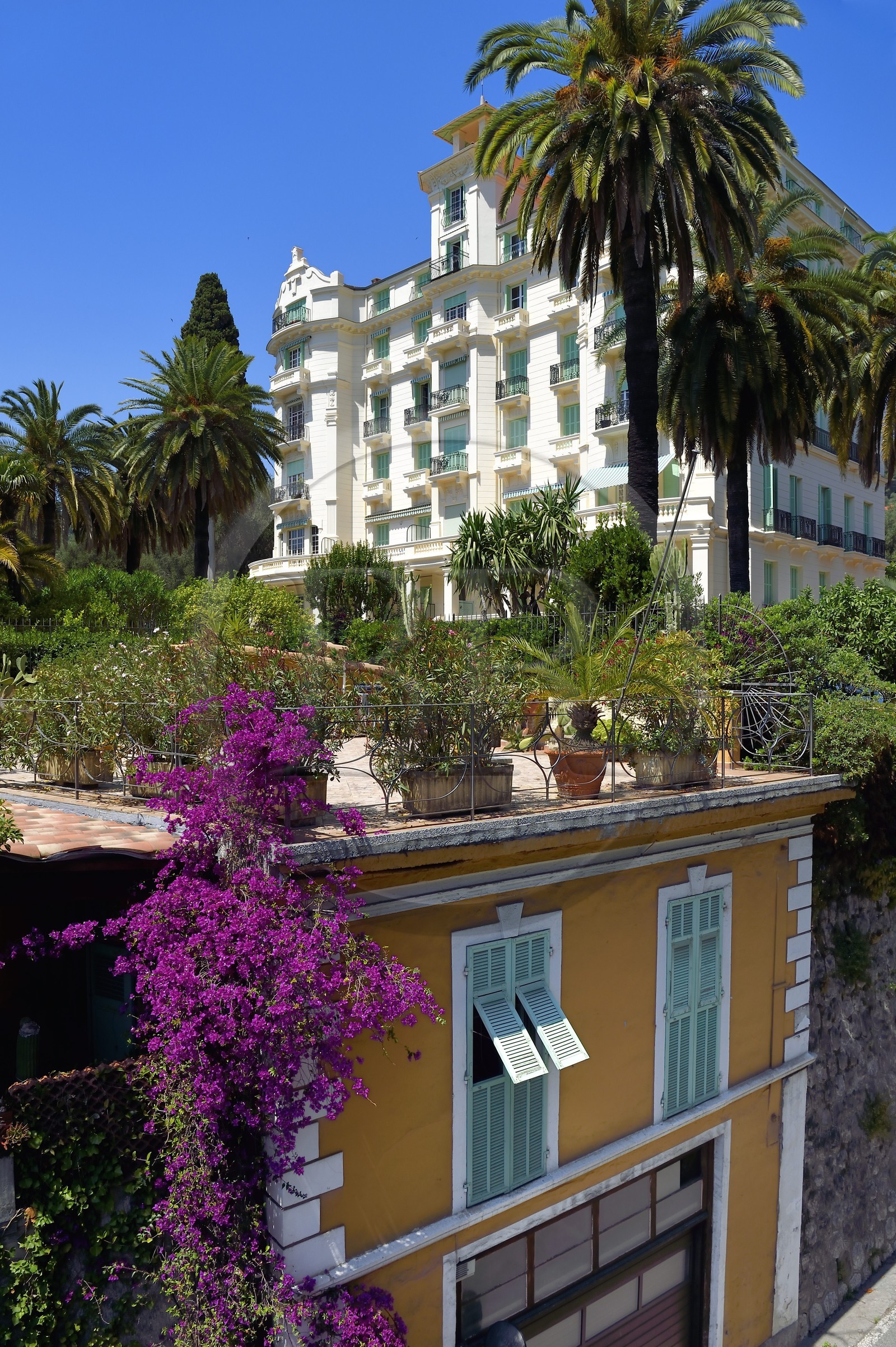 France, Alpes-Maritimes (06), Menton, ancien hotel Garavan Palace transformé en résidence