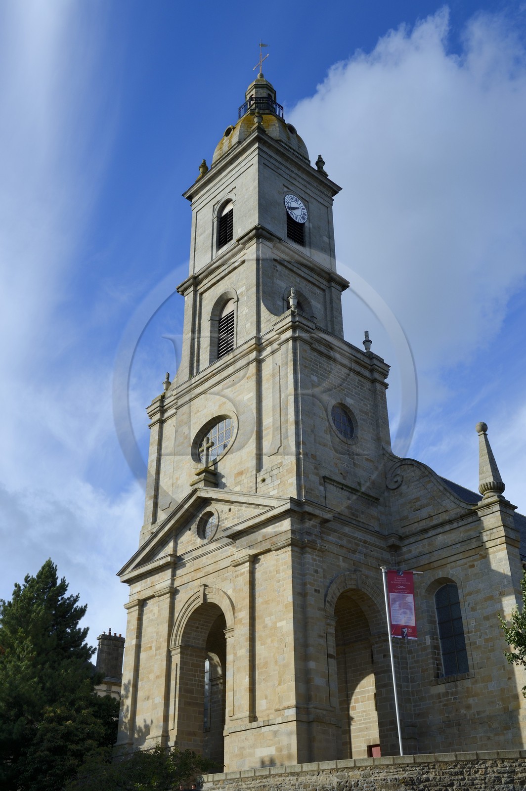 France, Morbihan (56), Golfe du Morbihan, Vannes, église Saint Patern vue depuis la rue Saint Nicolas