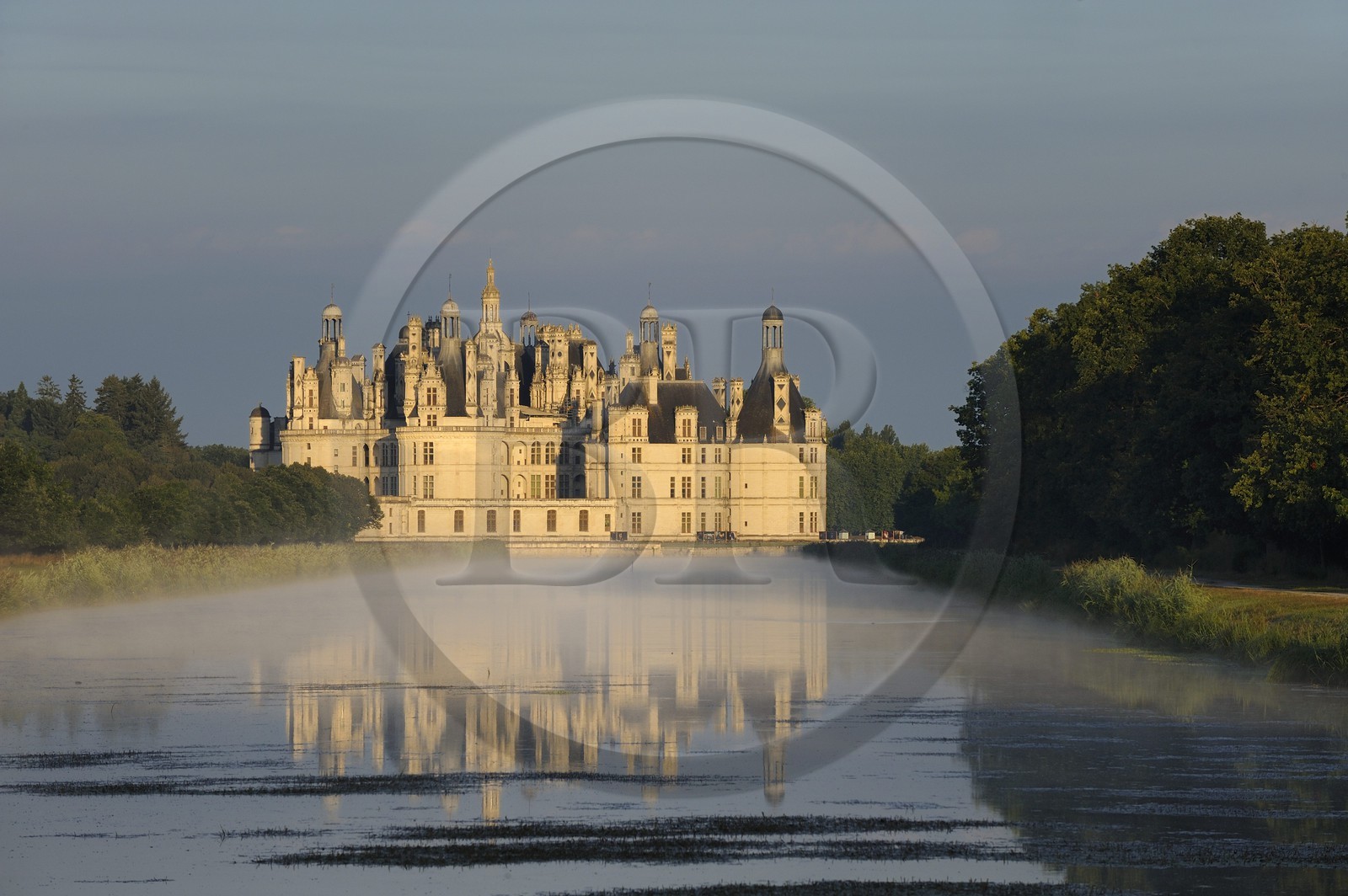France, Loir et Cher (41), Vallée de la Loire classée Patrimoine Mondial de l' UNESCO, château de Chambord depuis le grand canal