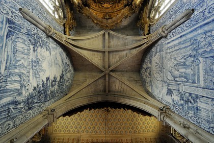 Portugal, région du Minho, Guimaraes, ville classée Patrimoine Mondial de l' UNESCO, Igreja de Sao Francisco ( Eglise Saint Francois d'Assise), azulejos historiés du début du XVIIIème siècle