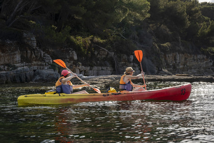 France, Alpes-Maritimes, Cannes, kayaking in the Lerins Islands, along the north coast of Sainte-Marguerite island towards Pointe du Vengeur