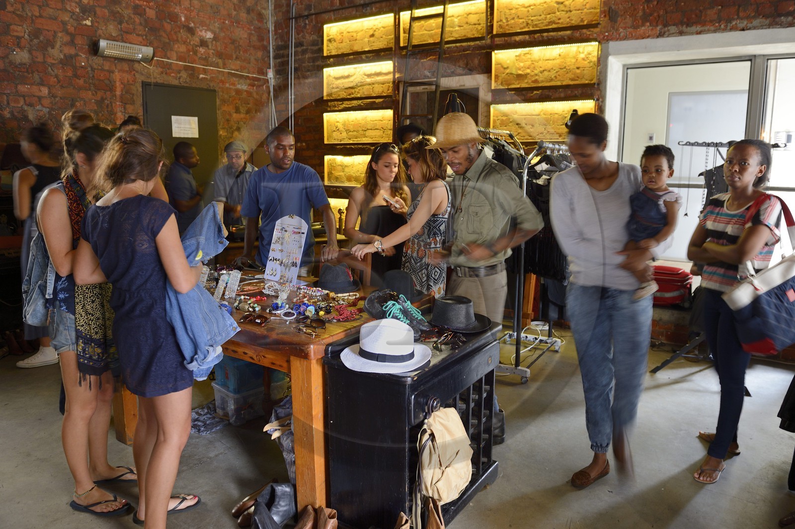 Afrique du Sud, province de Gauteng, Johannesburg, quartier de Braamfontein, Kitchener Carvery Bar et boutique à la mode à l'angle de Juta et De Beer street