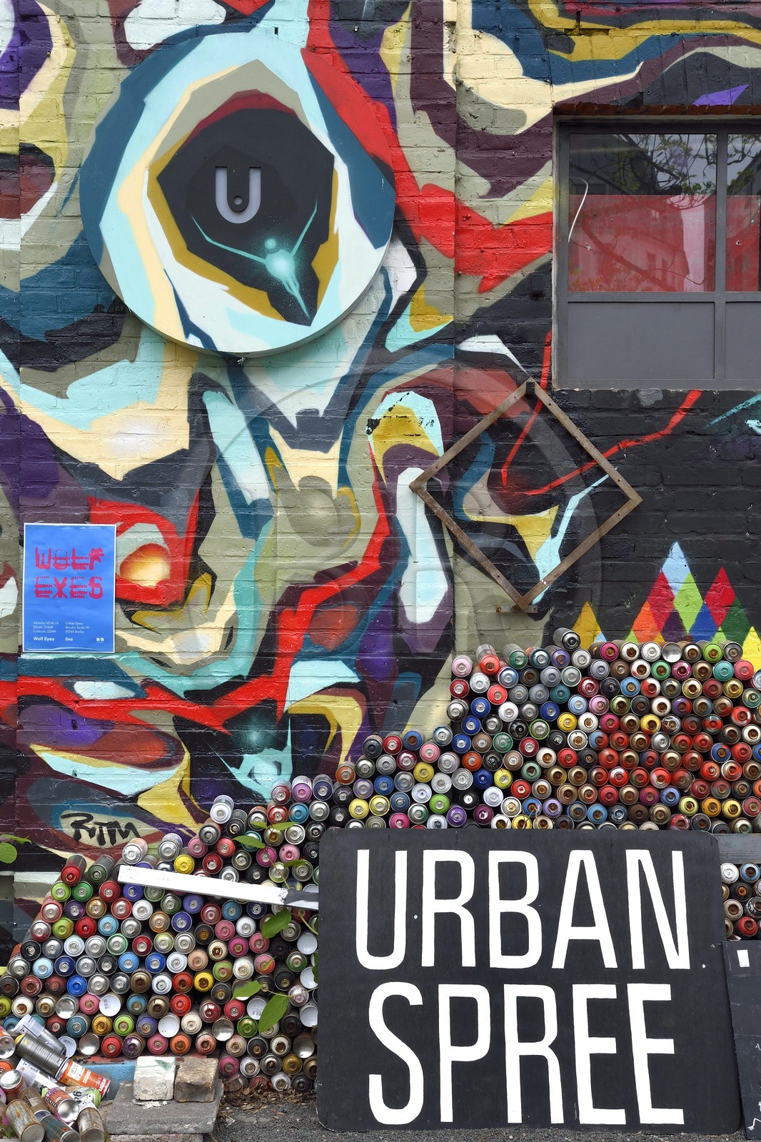 Allemagne, Berlin, RAW Tempel, haut lieu de l’art libre et urbain entre Revaler Strasse et les voies de chemin de fer de la station Warschauer Strasse, atelier d'artiste dans l'espace alternatif Urban Spree