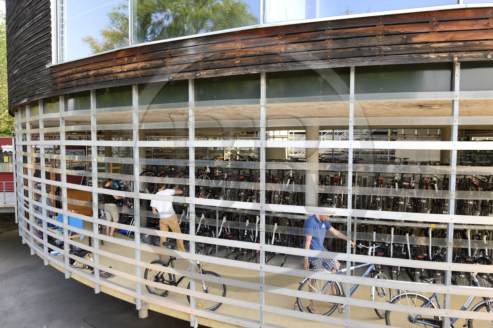 Allemagne, Bade-Wurtemberg, Fribourg en Brisgau, station à vélos appelée Mobile à la Gare Centrale