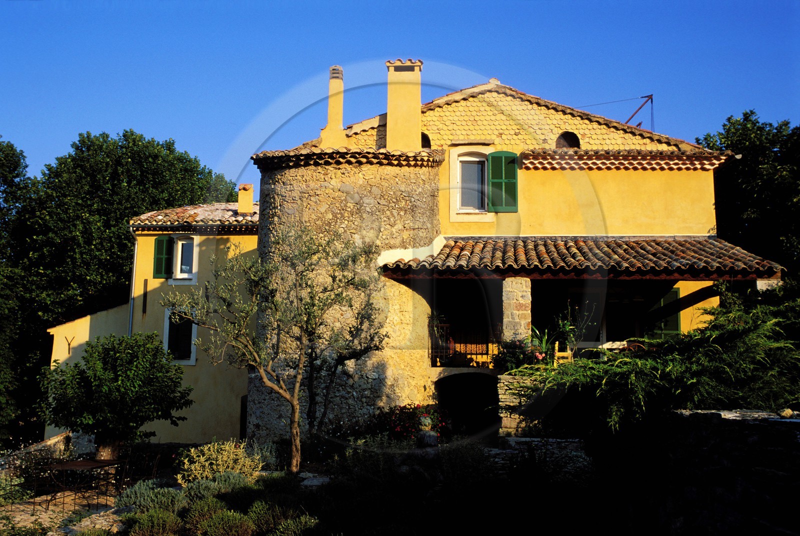 France, Var (83), Provence Verte, village de Bras vers Saint-Maximin-la-Sainte-Baume, la maison d'hôtes Le Peyrourier, une campagne en Provence
