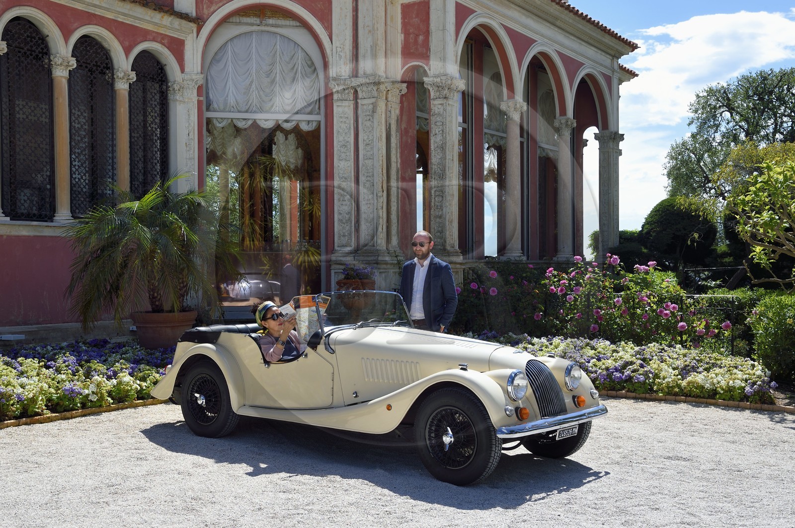 France, Alpes Maritimes (06), Saint-Jean-Cap-Ferrat, voiture vintage Morgan Roadster 4 4 devant la villa Ephrussi de Rothschild