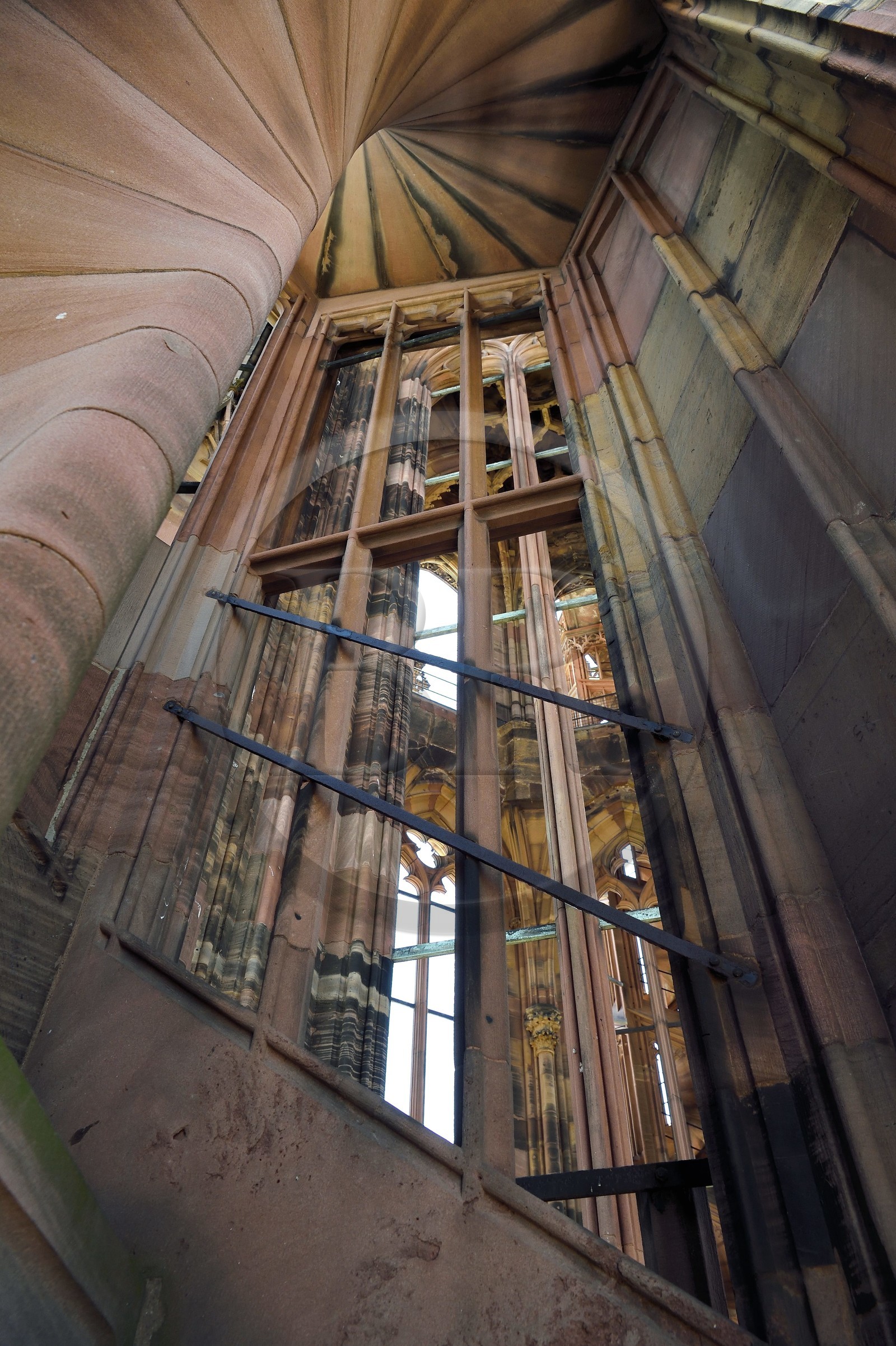 France, Bas-Rhin (67), Strasbourg, vieille ville classée au Patrimoine Mondial de l'UNESCO, la cathédrale Notre-Dame, un des quatres escaliers à vis appelées les Vier Schnecken (quatre escargots) qui entourent la tour octogonale de 40 mètres