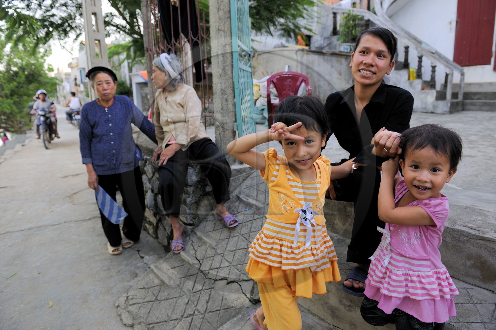 Vietnam, Ninh Binh province, insular village of Kenh Ga, three women generations