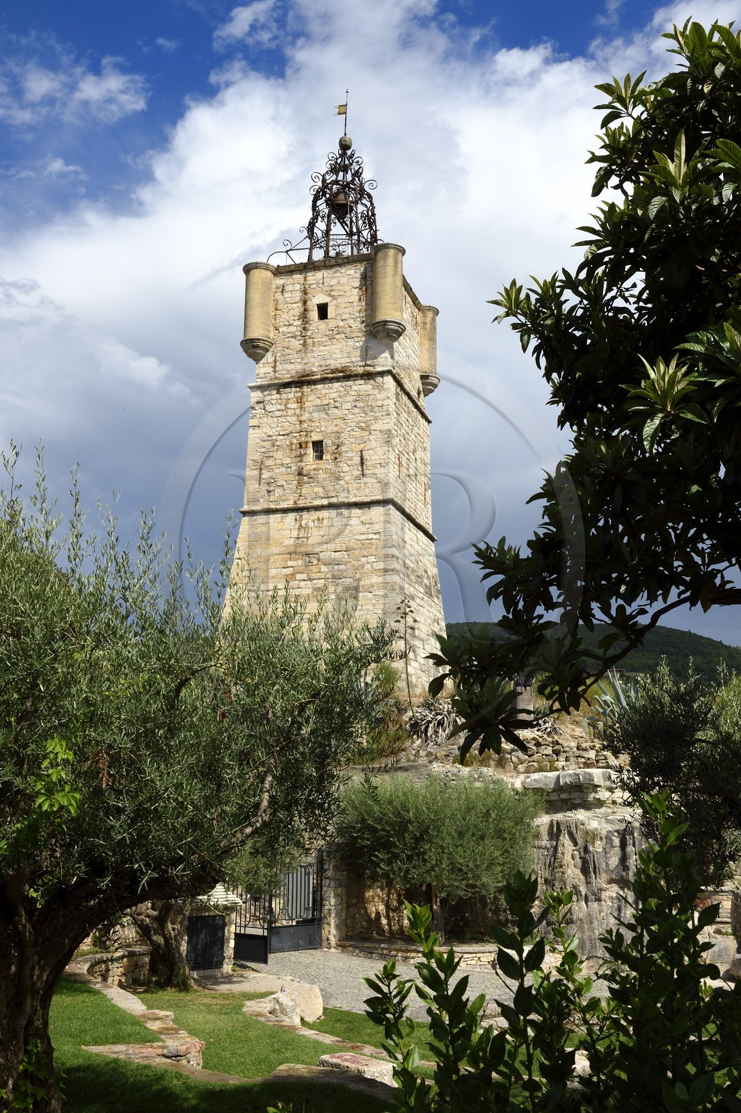 France, Var (83), Draguignan, la tour de l'Horloge et son petit théatre de verdure