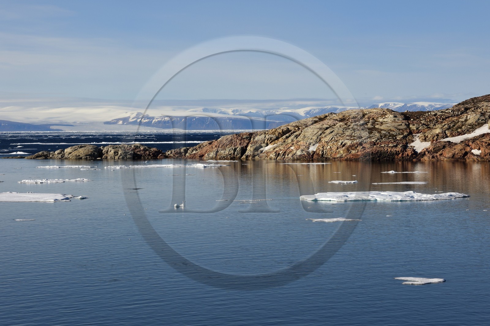 Groenland, cote Nord-Ouest, Smith sound au nord de la baie de Baffin, Inglefield Land, site de Etah dans le Foulke fjord, campement inuit aujourd'hui abandonné qui servit de base à plusieurs expéditions polaires