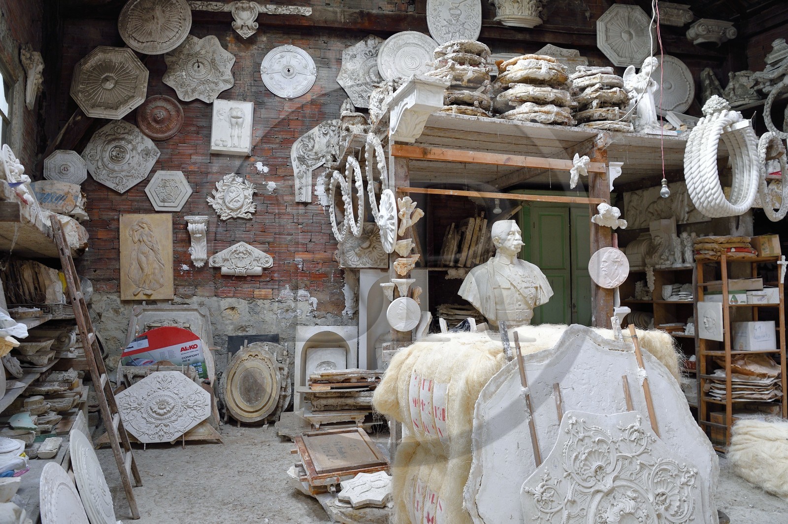 France, Var (83), Toulon, entreprise de platrerie (staffeur ornemaniste) Turco staff,